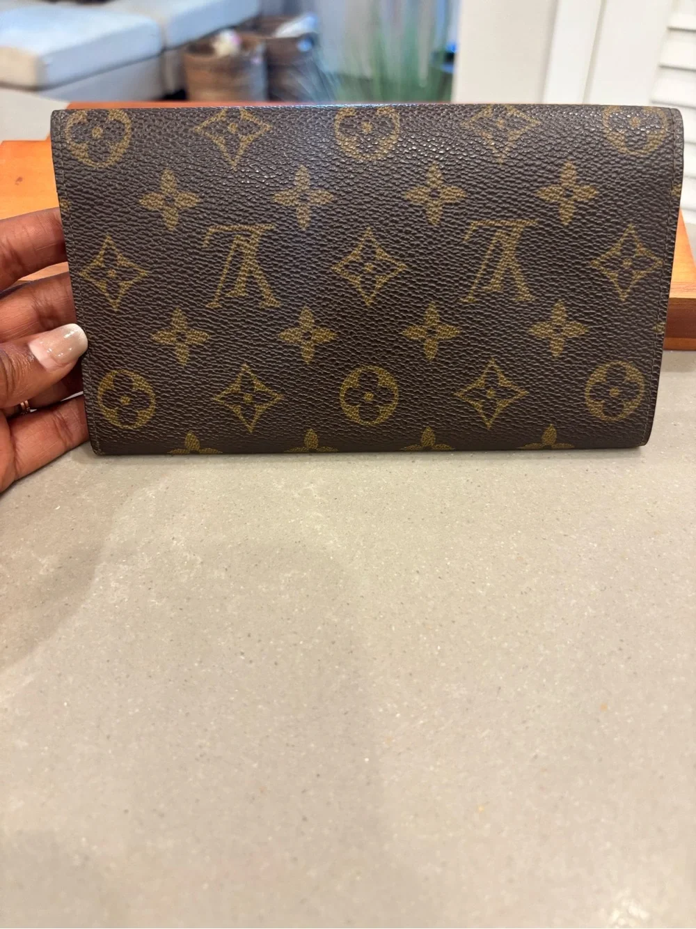 Louis Vuitton beautiful 100%